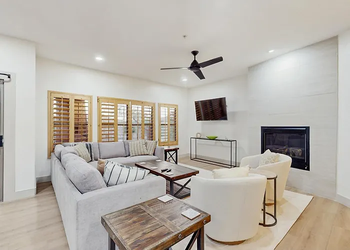 Balcony & Pool Access! Extended In Ferienhaus *