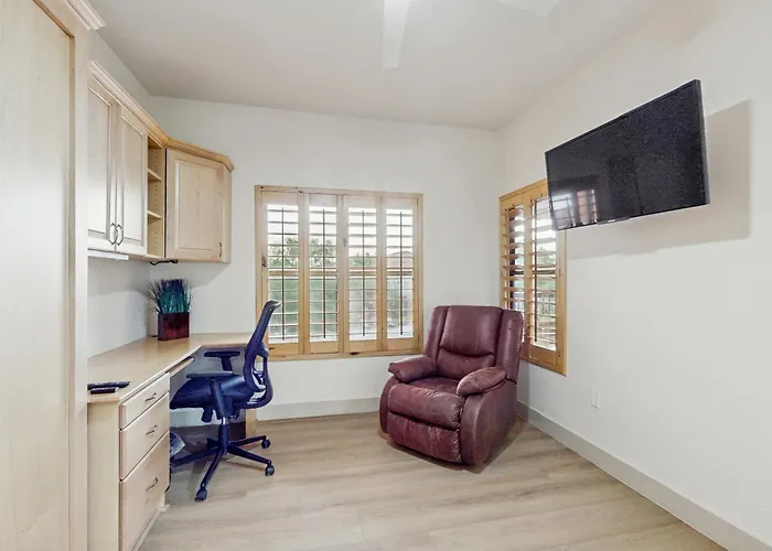 Balcony & Pool Access! Extended In * Scottsdale